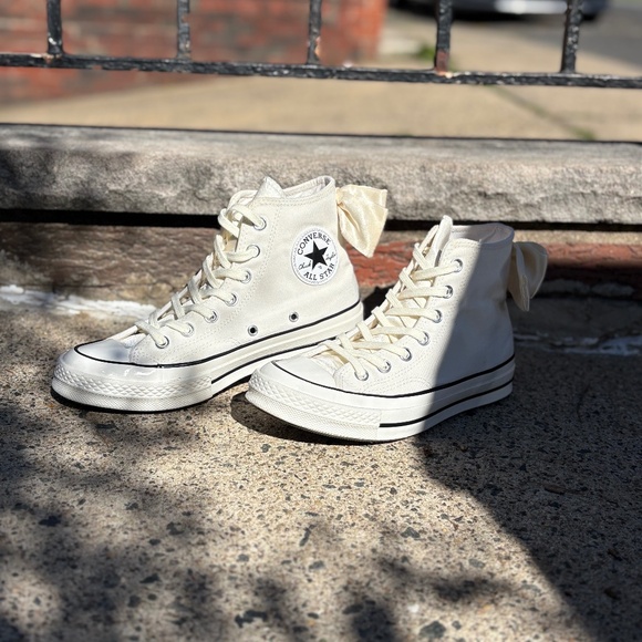 Women's CONVERSE Chuck 70's Hi-Top / Satin Bows - Picture 1 of 10